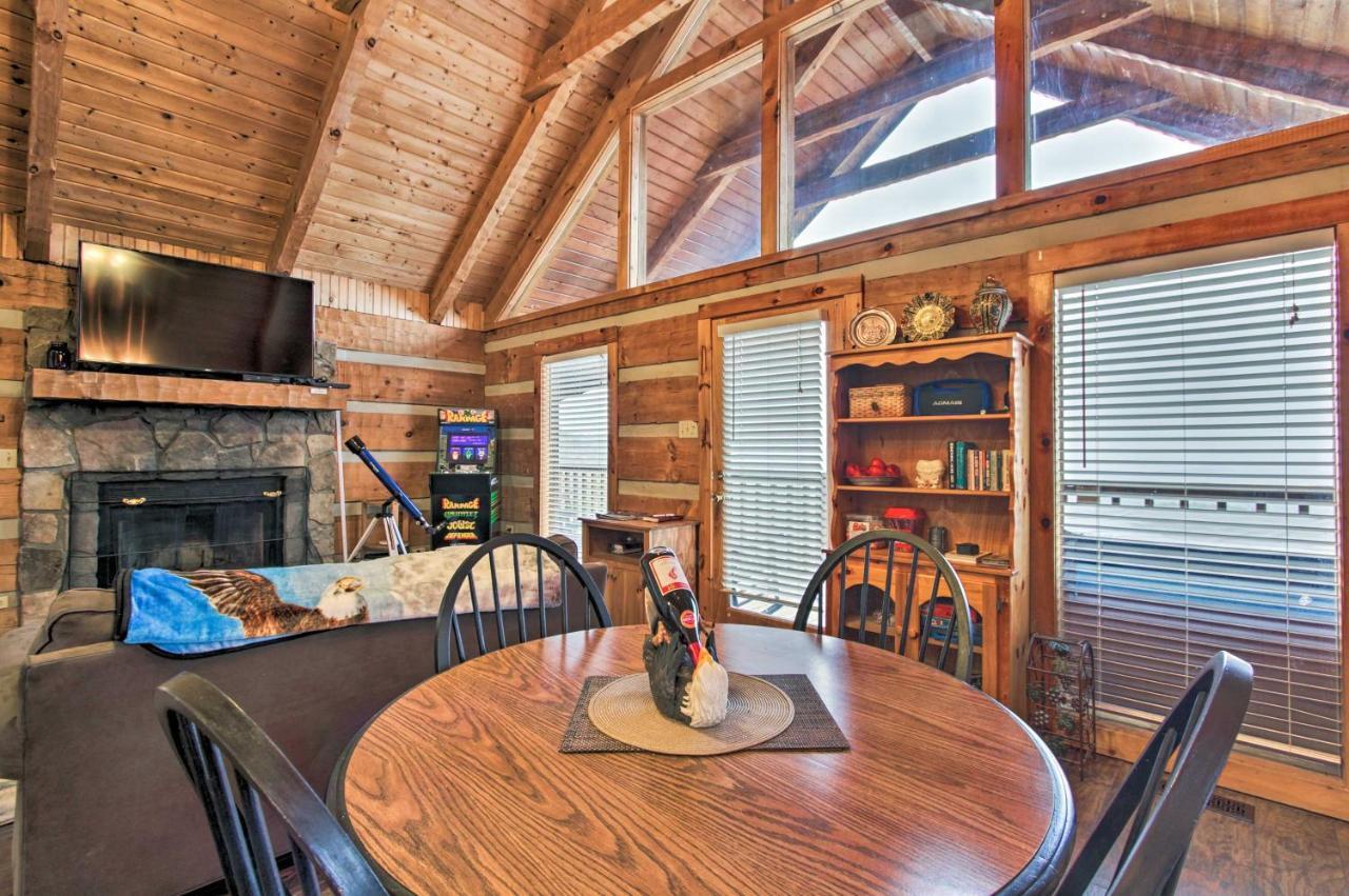 Sevierville Cabin With Private Hot Tub And Fireplace! Luaran gambar